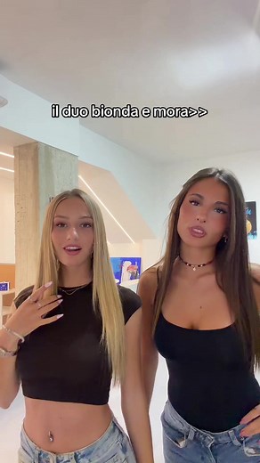 Il duo bionda e mora: chi sono e perché piacciono