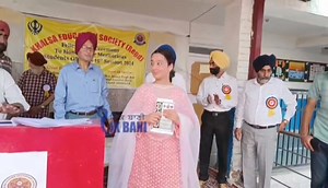 Khalsa Education Society Felicitation Ceremony** We are delighted to share that Khalsa Education Society recently organized a special felicitation ceremony for the meritorious students of Class 10th (2023-24). This event was a tribute to their hard work and academic excellence. 🌟 **Top Achievers:** - 🏆 **Sahiba Shafi** - Secured an impressive 98%, awarded a cash prize of ₹30,000! - 🏆 **Shruti** - Achieved a remarkable 97.3%, awarded a cash prize of ₹20,000! All other outstanding students were