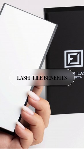 LASH TILE BENEFITS 👌🏼 • Matte lash tile surface prevents eyes from tiredness, as light reflects on glossy shiny surfaces. • Tile Cover protects lash strips on the tile from dust Lash Tile is just the right size to be kept within reach during treatment without invading the customer’s space. • It is also just the right weight so when you peel your extensions from the strip, lash palette stays in place. • The acrylic part of the palette has a designed place for each length or you may wish to writ