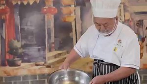 Yangcun "Ear Hole" Huoshao in Baoding City has a long history. It was first sold at "Ear Hole"hutong. The finished Huoshao boasts a golden color, a crispy and multi-layered texture, and leaves a delightful aftertaste with every bite. | Go Baoding | Facebook