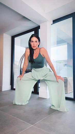 149K views · 1.9K reactions | Any supported twist is considered a passive rotation. I’ll do an active rotation tutorial next week #yogateacher #yogaanatomy #yogatutorial #yogatwist | Abi Mills Yoga | Facebook