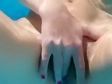 Cutie desnuda chupa mi pito en la piscina porno casero gratis