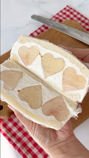 Heart Peach Sandwich!💖🍑Made with fresh peach and soft milk bread for a quick and delight treat.😋