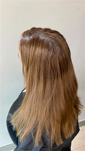 ✨ Un nuevo tono, una nueva historia ✨ Nuestra clienta llegó buscando un cambio sutil pero lleno de luz… y el equipo de David Elizondo Salon creó este diseño de color que aporta movimiento, dimensión y brillo natural. ‍♀️ Transformaciones que se notan, pero se sienten aún más.  #DiseñoDeColor #DavidElizondoSalon #CambioDeLook #ColorPerfecto #HairTransformation #StaffDavidElizondo #BrilloNatural | David Elizondo Salón | Facebook