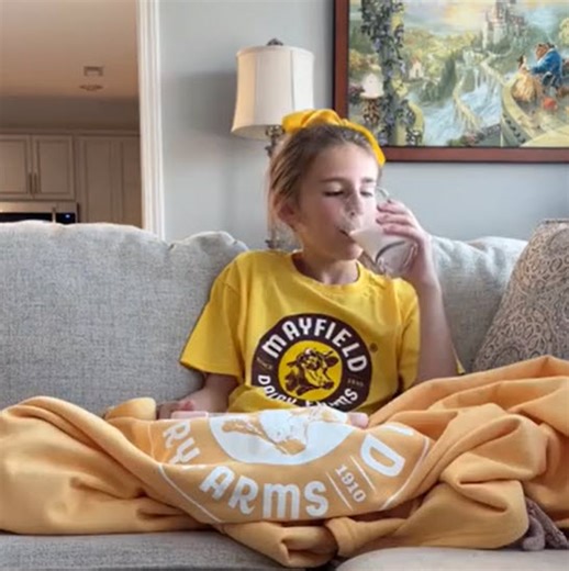 Did you know? Our Mayfield signature yellow jugs aren’t just for show—they actually help keep the milk tasting fresher and better because they’re not transparent! 🥛 Thanks for sharing, @heatherslg on Instagram🐄💛 #TurnYourWorldYellow #FarmerOwned #MayfieldDairy #DrinkMilk #GotMilk | Mayfield Dairy Farms