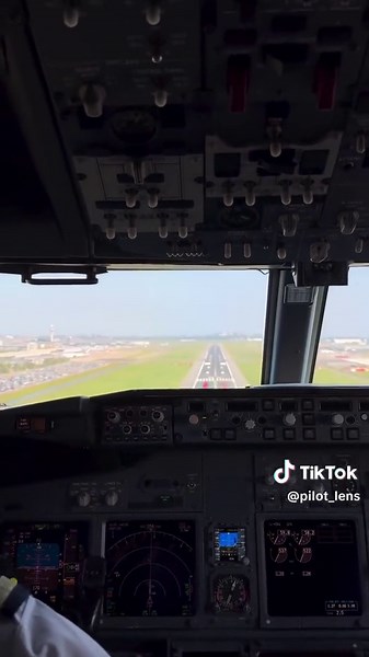 عدسة طيار على TikTok