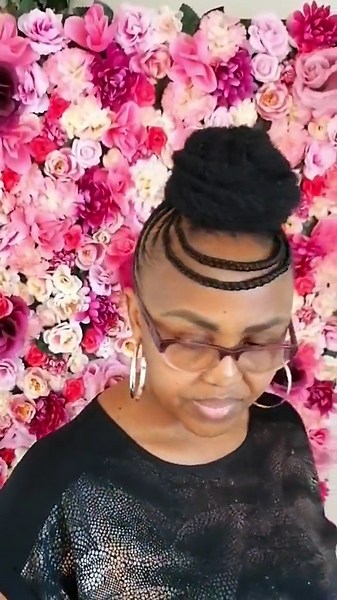 Marley hair has to be my favourite hair extension to work with, it gives hope that we moving back into natural and loving all the kinks and coils 😍 #braidsbyrae_sa #mohawk #afromohawk #mohawkbuns #marleyhair #marleyhairstyles #cornrowstyles #mzansitiktok #mzansi #tiktoksouthafrica #creativebraider #feedincornrows