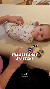 This exercise is for babies who: - Are a bit tense - Arch backwards - Have a preferred side with a “banana shape”. You can also use it preventively if you enjoy having a few exercises to do with your baby on the changing table. In that case, the goal would be to help your baby achieve or maintain flexibility in their body. Be gentle in the end positions if you feel any resistance in the movement. With love, Maria ♥️ (Your pediatric physical therapist from Denmark 🇩🇰) | DeveloBaby