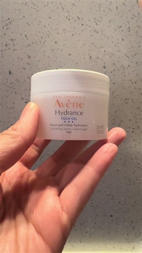 One of the best water based gels!! Feels lovely on the skin #goodbyedryness #complimentary #HydranceAquaGel #HydrationHack @influenster @Boots UK @Avene UKI