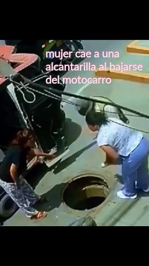 Mujer cae a una alcantarilla #mundocomicsgold #teagrafesseñor #animadoscomics #miprimobailarin | Yair Alberto Perez Romero