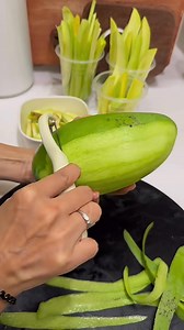 Asmr. Techniques for peeling crispy and delicious young mangoes, you will definitely like it 🔪🥭 #asmr #asmrvideo #mango #fruit #uk #sultanasmr #m104123 | Sultan Asmr