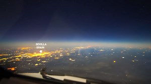 Atravesando España en avión como nunca lo habías visto: espectacular time-lapse a bordo de un Boeing 777