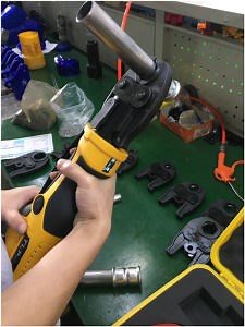 [Hot Item] Hhyd-1532 Outils de sertissage de tuyaux en cuivre Outil de sertissage hydraulique Pex