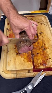 Una persona cortando un filete de: video de stock (totalmente libre de regalías) 3985805065 | Shutterstock