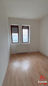 À LOUER – Maison avec jardin Votre agence ⭕️rpi vous propose cette charmante maison mitoyenne située sur la commune de Beautor. ✨ Elle se compose de : ✔️ Salon et cuisine au rez-de-chaussée ✔️ 2 chambres salle d’eau avec WC au 1er étage ✔️ 1 chambre et un grenier au 2e étage ✔️ Sous-sol ✔️ Jardin privatif ✔️ Chauffage au gaz Loyer : 590€ 🌞 Idéale pour une famille ou un couple, cette maison offre un cadre de vie agréable et fonctionnel. Intéressé(e) ? Contactez-nous rapidement pour organiser une