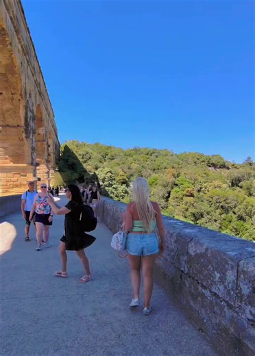 Petite exhib sur le pont du gard 😎🤪😅
