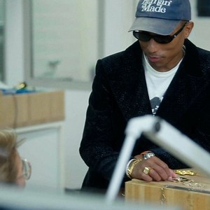 Friends and ambassadors of the House discover the Maisons d’art ateliers, newly installed inside 𝘭𝘦19M, the Parisian building dedicated to the Fashion Métiers d'art. In the skilled hands of artisans, designs for the CHANEL 2021/22 Métiers d’art collection by Virginie Viard come to life before their very eyes. See more at chanel.com/-RTW_MDA22 The health and safety of our guests and crews is our priority. A strict sanitary protocol has been implemented during these events. | CHANEL