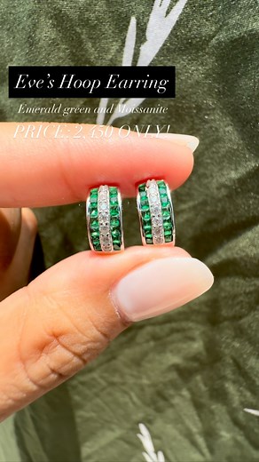 AVAILABLE NOW !! Eve’s hoop earring Emerald and round moissanite hoop. Price: 2,450 White round stones: Moissanite Colored Emerald stone Material uses: vermeil in PT950 Moissanite is positive with diamond testing with 9.25 hardness Moneyback guarantee if proven fake moissanite. ❤️ NONCERT. ❤️✨ | Moissanite and Diamond Sparks