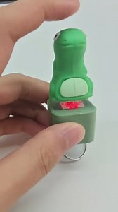 Lizard Fidget Toy,Cute Frog Croaking Keychain,Fun Stress Relief Noise Maker Toy with Led Lights,Adults Keyboard Clicker, Ideal for ADHD and Autism (Lizard)