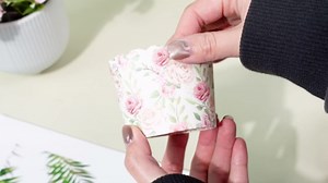 Ziliny 100 Pcs Spring Floral Cupcake Liners, Vintage Rose Muffin Baking Cups, Disposable Flower Paper Wrappers for Bridal Shower, Tea Party, Wedding, Spring Party Dessert Table Decor(White and Pink)