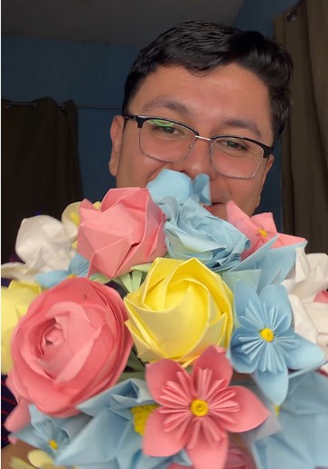 Cómo envolver un ramo de flores de papel - tutorial final