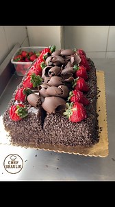 574K views · 2.7K reactions | Bolo de chocolate com morango  #chocolate #chocolatecake #bolodechocolate #foodporn #receitas | Chefbraulio | Facebook