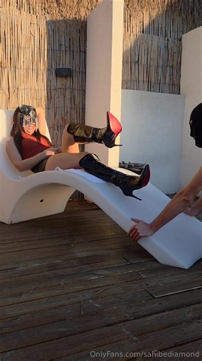 Watch Mistress Diamond's leaked OnlyFans video: Shoe and Foot Worship for Sneaky Fans