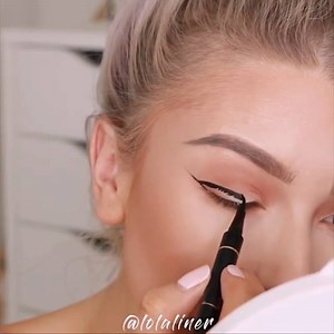 25K views · 77 shares | Can't go wrong with a good winged liner and some copper eyeshadow! By Lolaliner IG: https://bit.ly/2vw7Ace | Outfit Anatomy | Facebook