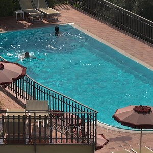 ❗️Offerta LAST MINUTE per la tua vacanza a LUGLIO in Liguria❗️ Ultime disponibilità a prezzi imperdibili al Liliana Resort a Diano Marina per una vacanza immersi nel verde, lontani dal caos, dove potrete ricaricare le vostre energie e rilassarvi durante il soggiorno 🥰☀️ Qui potrete vivere la Liguria più autentica: 🔸 Hotel vista mare 🔸 Camere confortevoli con giardino o terrazzino 🔸 Rinomato ristorante panoramico con piatti liguri tipici 🔸 Piscina panoramica a sfioro 🔸 Solarium 🔸 Pool bar 