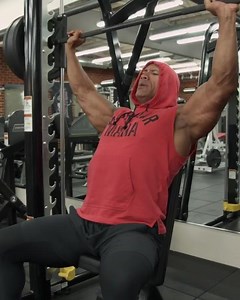 11K views · 64 reactions | Nová kolekcia #projectrock od Dwayne The Rock Johnson je opäť nárez! ⛓ Kolekcia býva do pár týždňov vypredaná, tak sa poponáhľajte a navštívte Brand House Eurovea  Zakúpite ju samozrejme tiež na našom eshope www.underarmour.sk  | Under Armour | Facebook