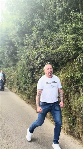 Eamonn no 1 road shower and no 1 live streamer (well I think I am 🤣)