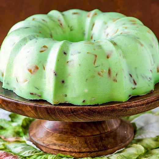 Creamy Lime Jello Salad! 👉 https://homemadehooplah.com/creamy-lime-jello-salad/ | Homemade Hooplah