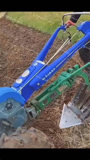 815K views · 3.3K reactions | These machines are like having a whole team of helpers!#tractor #farmer #agriculture #farm #farming #farmerlife #tractors #farmingsimulator #farmlife #traktor #masseyferguson #landwirtschaft #claas #caseih #jattlife #agro #swaraj #tractorlife #jatt #farmers #machine #diy #viral #reels | Philippines Filter King Mini Hand tractor | Facebook