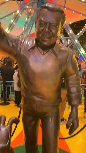 Parque da Mônica - SP Diversão garantida para todas as idades! Consulte os valores, horários e itens inclusos do pacote, na descrição abaixo. DATA DISPONÍVEL: 23/09/2023 Sábado 15/10/2023 Domingo 11/11/2023 Sábado 09/12/2023 Sábado PONTOS DE EMBARQUE: Embarques na noite que antecede a data do passeio. • Rodoviária de Campo Grande - 22h. • Palazzo Av. Brasil - 22h20min • Shopping Jardim Guadalupe - 22h50min. • Rodoviária Novo Rio - 23h30min. • Rodovia Presidente Dutra (Casa do Alemão) - 23h50min.