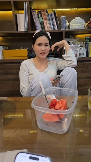 410K views · 3.2K reactions | Hoang mang tột cùng, tưởng có cô nào đang tán chồng mình. Ai ngờ nghe kỹ lại mới phát hiện là chính mình nói chuyện với chồng hồi còn yêu! Xem lại mà chỉ muốn kiếm cái lỗ để chui 臘‍♀️ Video | giyeudayroi | Kenh14.vn | Facebook