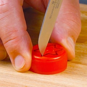 Fancy up your waffle cones with this recipe for a caramel cone soft serve sundae with a twist! 🍦🍫☀️ 📌 RECIPE: www.scrumdiddlyumptious.com/soft-serve-sundae | Scrumdiddlyumptious