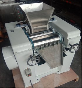[Hot Item] High Quality Machine to Cut The Soap Glycerin Soap Machine Soap Melting Machine for Chemical Industry