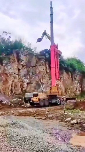 112K views · 389 reactions | The Excavator was to Heavy for the Crane#construction #excavator #crane | Construction Machines | Facebook