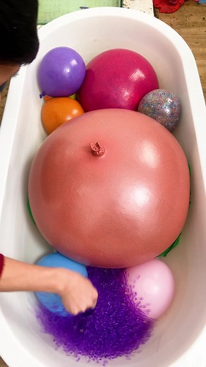 Balloon vs. Fork — will it pop?