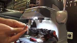 How to substitute the standard machine jaw and calibrate Matrix Pro Key machine. Follow the tutorial and discover how it is simple to manage. | Silca Spa