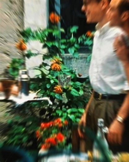 Behind the sun-drenched glamour of "The Talented Mr. Ripley" lies a fascinating story of artistic dedication—Matt Damon lost weight and wore full-body makeup to appear pale against his tanned co-stars, while both he and Jude Law mastered new instruments for their roles, with Damon learning piano and stunning the music supervisor with his rendition of "My Funny Valentine". Director Anthony Minghella assembled this powerhouse ensemble before they became superstars—Leonardo DiCaprio actually turned