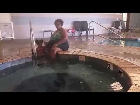 Holiday Inn Express Hotel - Hot Tub Perfect View.