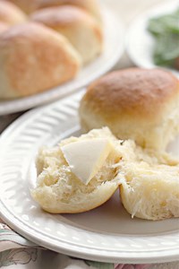 Delicious Classic Dinner Rolls