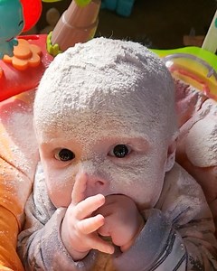 Toddler covers baby brother in talc powder😂 | MetDaan Creative