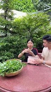 Bí Quyết của mẹ Phước U50 mà nhìn như U30 đây. Lâu rồi Phước chưa mua quà tặng mẹ. Nay mình mua Collagen Adiva Adiva White tặng mẹ thấy mẹ vui quá chừng. Giờ Phước lớn rồi, có kinh tế hơn sẽ bù đắp cho mẹ nhiều điều tốt đẹp mà cả tuổi xuân mẹ đã hy sinh vì Phước. Mua cho Mẹ dùng thử nha mọi người !!! | ADIVA