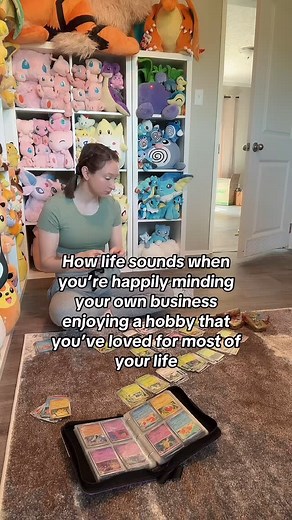 Just minding my own business hanging out around my Pokémon plush while sorting my Pokémon cards✨ www.twitch.tv/rachshines • • • • • • Hashtags: #pokemon #pokemoncards #pokemontrainer #pokemonplush #pokemontcg #pokemoncollector #pokemoncommunity | Rachshines