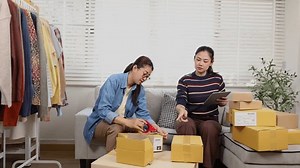 Petite entreprise, partenariat, magasin d'entrepôt, les : vidéo de stock (100 % libre de droit) 3981365787 | Shutterstock