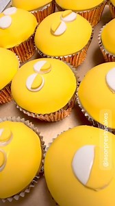 17 reactions | #minions #cupcakes #minionscupcakes #vanillacupcakes #gumpaste #fondant #fondantcupcakes #cakes #dessert #postres #firstyearbirthday #1stbirthday | BIZCOCHOS • PALETAS • GALLETAS | Facebook