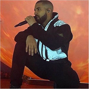 “People trying to tear us apart, people trying to make us turn against each other” – Drake Speaks out against Donald Trump at his Concert in London