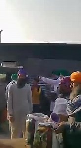 ਕਿਸਾਨਾਂ ਨੇ ਦਿੱਲੀ ਤੋਂ ਆਉਣ ਦੇ ਸਮੇਂ ਸਾਰਾ ਲੰਗਰ ਗਰੀਬਾਂ ਵਿੱਚ ਵੰਡ ਦਿੱਤਾ  | Dirty Politics | Facebook